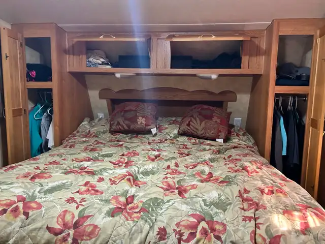 Fifth-Wheel Travel Trailer - Photo 6
