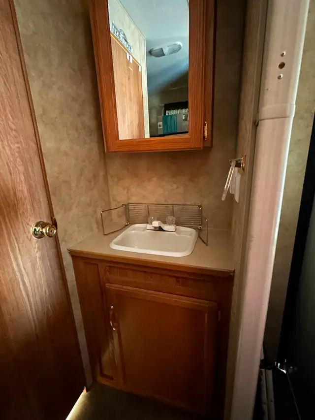 Fifth-Wheel Travel Trailer - Photo 10
