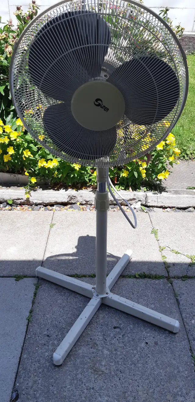 SUPER 16 INCHES 3 SPEED PEDESTAL FLOOR FAN (Like New)