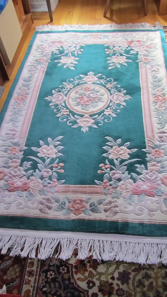 WONDERFUL 46"X 72" HANDMADE FLOWER MOTIF WOOL RUG - Photo 3
