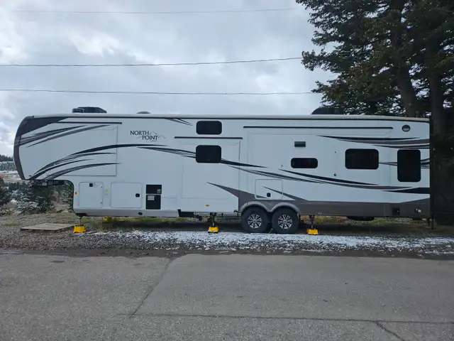 Jayco North Point Fifth Wheel