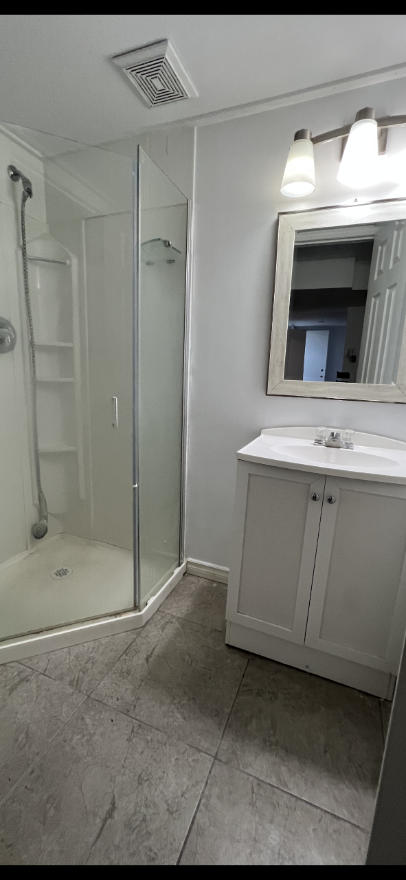 2 Bedrooms apt near Mohawk in Hamilton west mountain - Photo 4