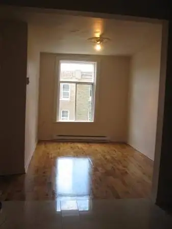 Appartement lumineux de 3 chambres| Verdun| Renovated 3 bedroom - Photo 2