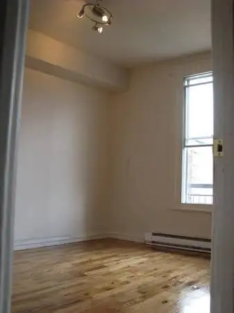 Appartement lumineux de 3 chambres| Verdun| Renovated 3 bedroom - Photo 3