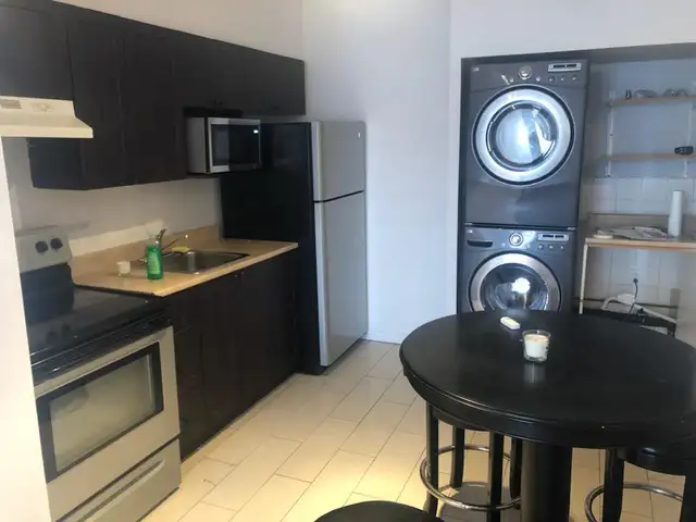 Appartement lumineux de 3 chambres| Verdun| Renovated 3 bedroom - Photo 5