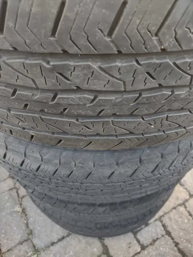 4 pneus été Hankook Dynapro 275-60R20 très bon état.
