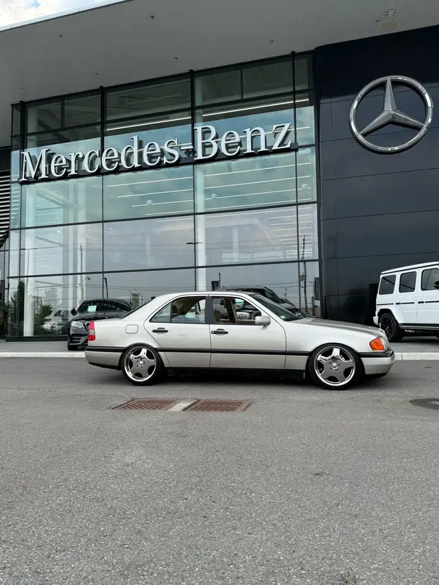 Merecdes Benz C220 - Photo 2