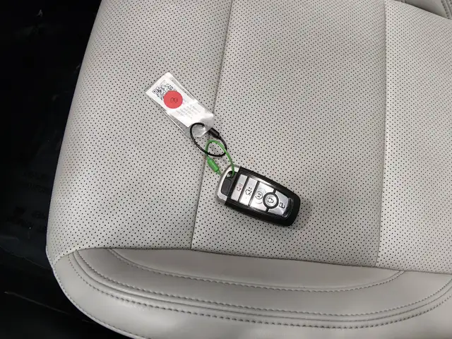 2025 Ford Mustang Convertible Blue,Certified ,One owner,Sale! - Photo 12