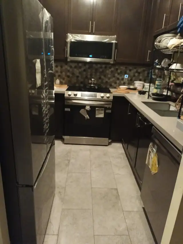 ROOM RENT IN MISSISSAUGA SQ 1 ONE FOR SINGLE FEMALE - Photo 8