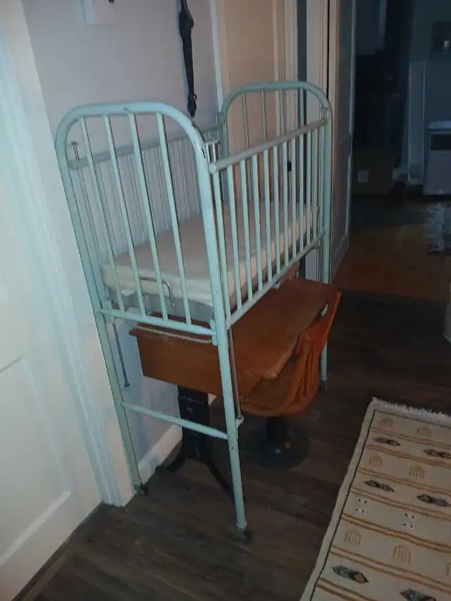 bassinette antique
