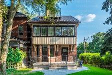 Bright, modern 2-bedroom apartment in Annex