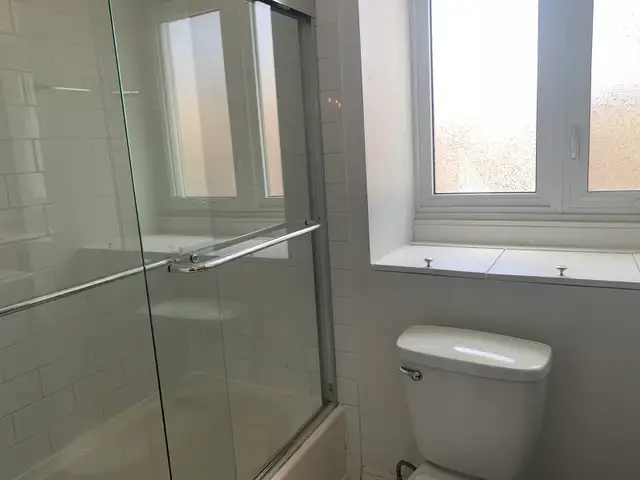 Bright, modern 2-bedroom apartment in Annex - Photo 10