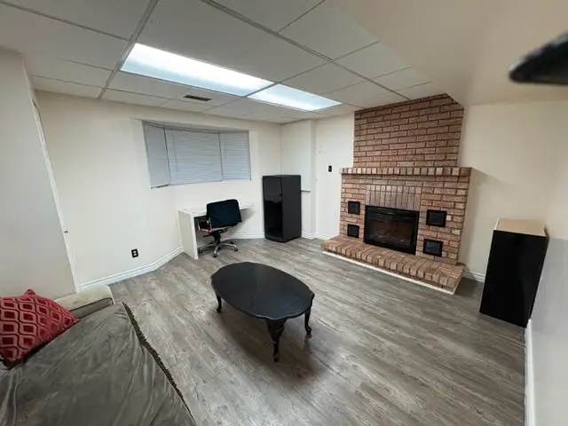 Bright 1 Bedroom Apartment – Ground Level (Not a Basement) - Photo 2