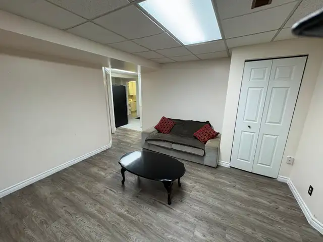 Bright 1 Bedroom Apartment – Ground Level (Not a Basement) - Photo 3