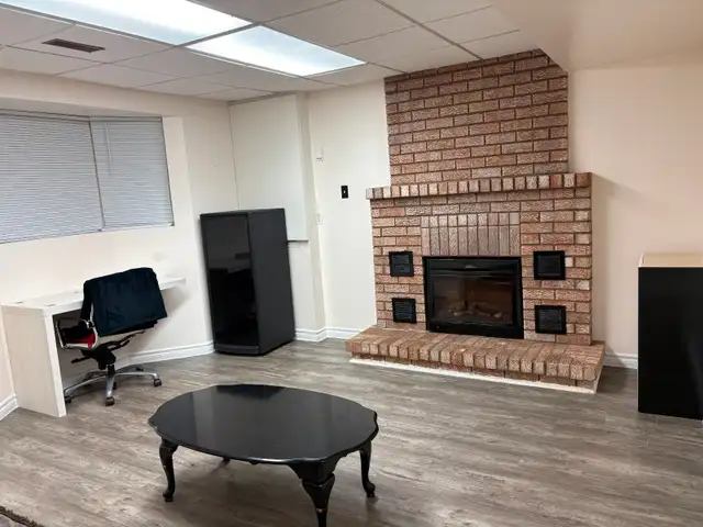 Bright 1 Bedroom Apartment – Ground Level (Not a Basement) - Photo 4