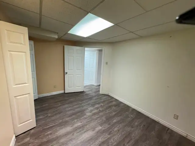 Bright 1 Bedroom Apartment – Ground Level (Not a Basement) - Photo 6