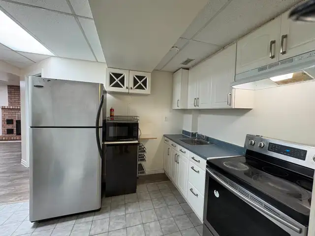 Bright 1 Bedroom Apartment – Ground Level (Not a Basement) - Photo 8