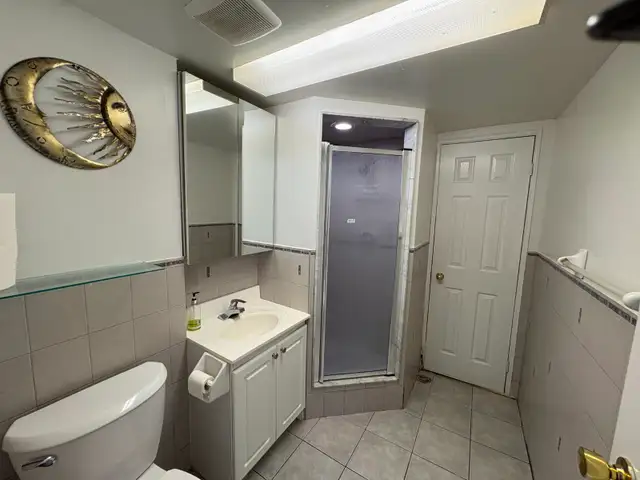 Bright 1 Bedroom Apartment – Ground Level (Not a Basement) - Photo 9