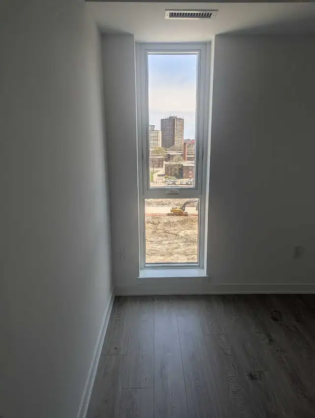 Beautiful Large Master Bedroom w Private Bath - Photo 2