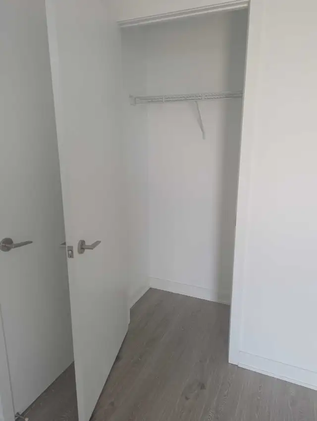 Beautiful Large Master Bedroom w Private Bath - Photo 4