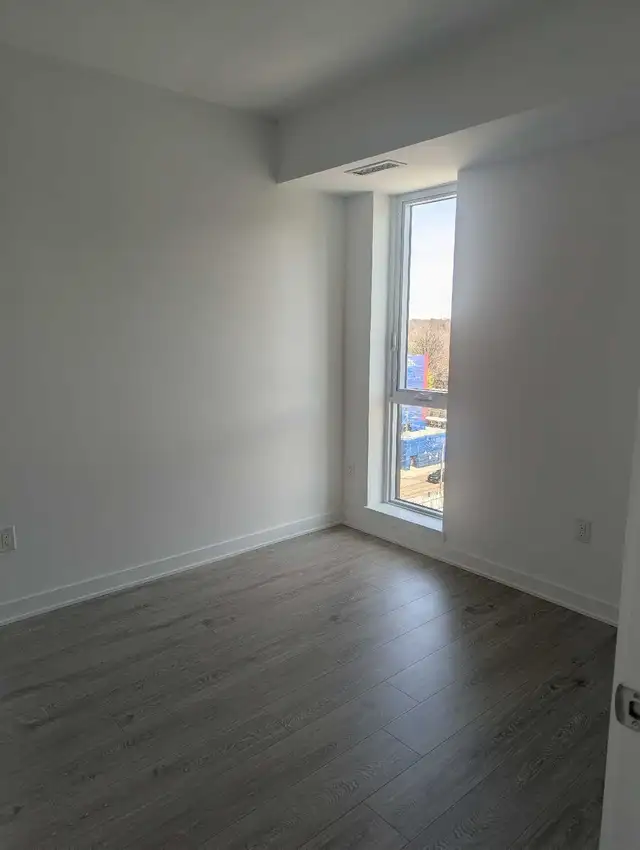 Beautiful Large Master Bedroom w Private Bath - Photo 5