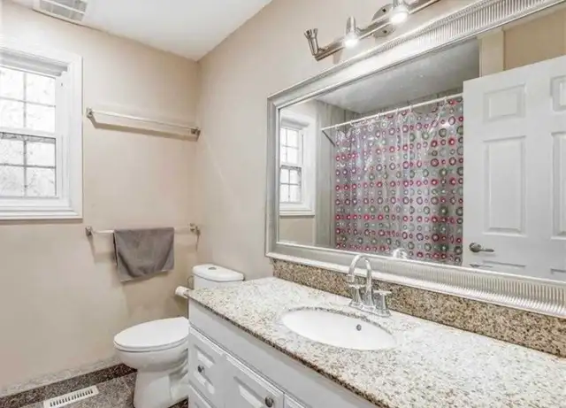 BEDROOM AVAILABLE IMMEDIATELY IN WELLAND - Photo 4