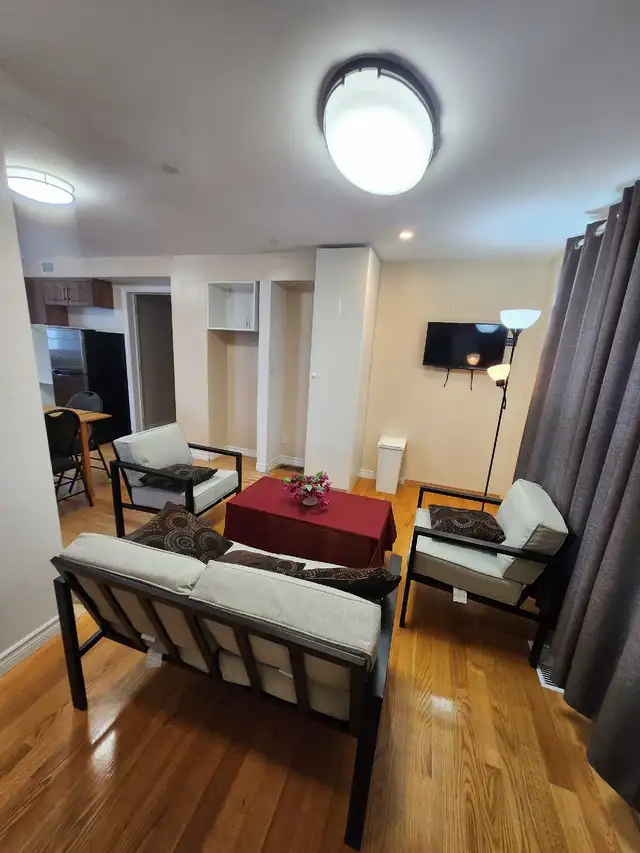 BEDROOM AVAILABLE IN BRAMPTON