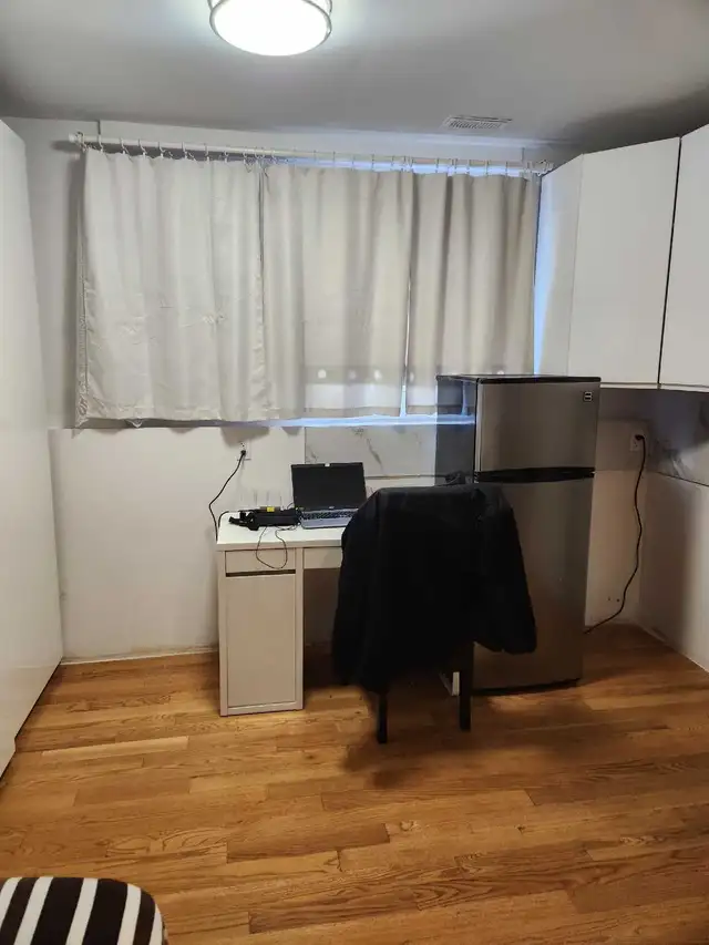 BEDROOM AVAILABLE IN BRAMPTON - Photo 3