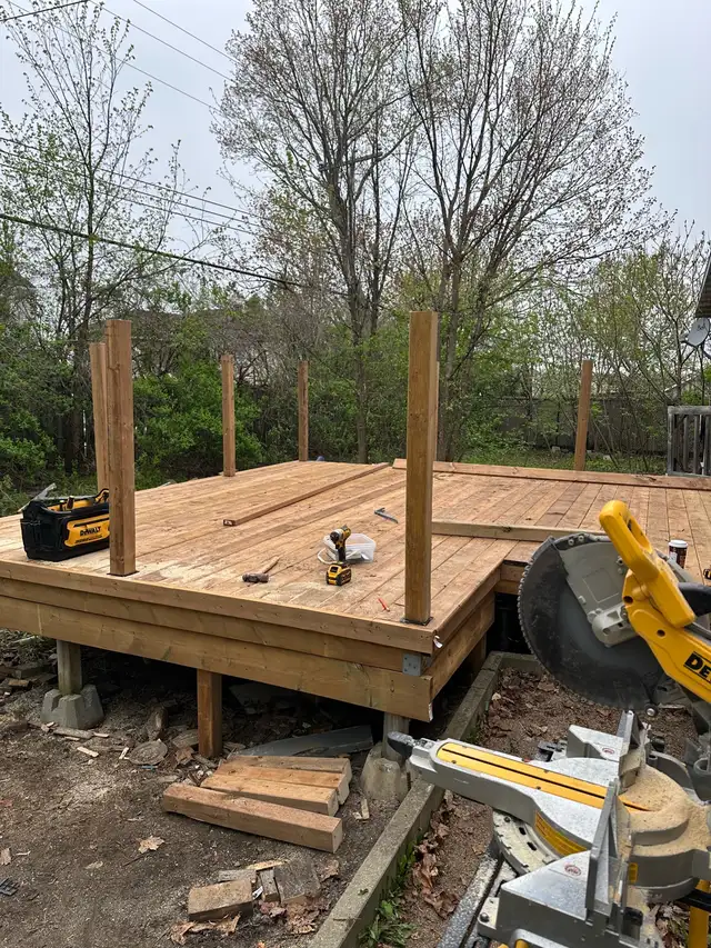 Free Custom Fences Deck - Photo 2