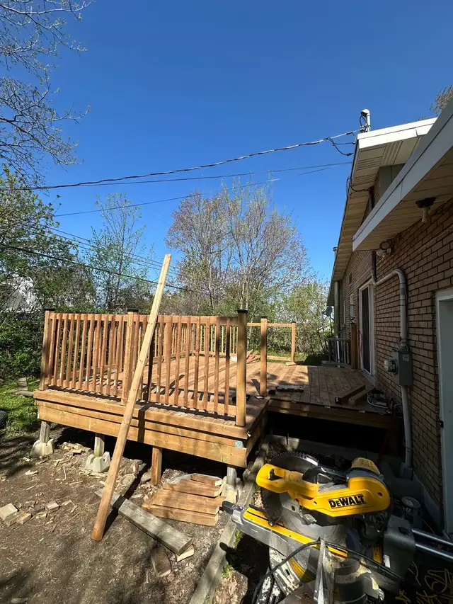 Free Custom Fences Deck - Photo 3