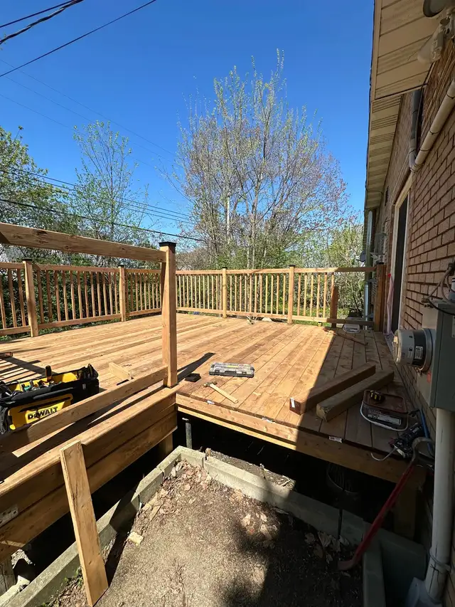 Free Custom Fences Deck - Photo 4