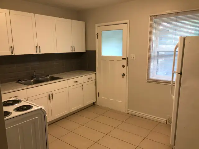 Marda Loop  2 Bedrooms Apartment upper floor $1575 - Photo 10