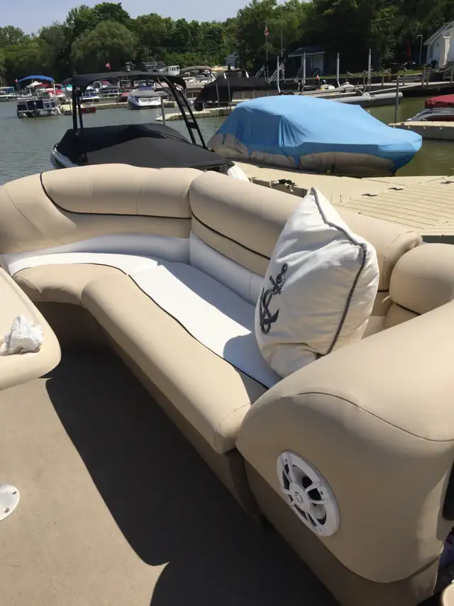 BOAT AND MARINE UPHOLSTERY - Photo 2