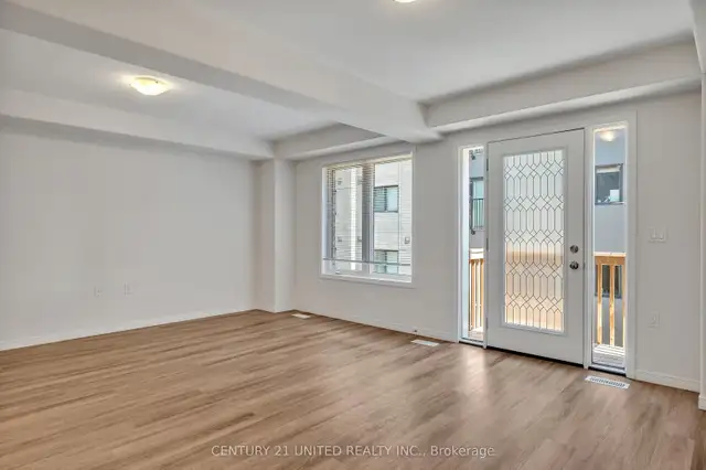 15 Mins. Walk to Trent University! - Bedroom 4 for Rent - Photo 2