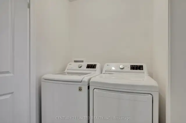 15 Mins. Walk to Trent University! - Bedroom 4 for Rent - Photo 4