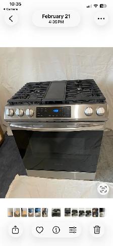 gas range Samsung almost brand new
