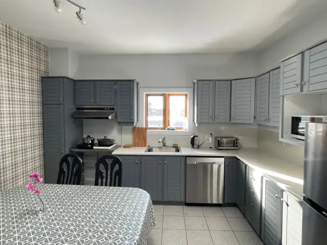 SuperLocation-next to metro-idea for family of6 or 2 student - Photo 3