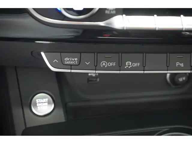 2025 Audi A4 KOMFORT 45 TFSI 2.0T QUATTRO - CUIR - TOIT OUVRANT - Photo 31