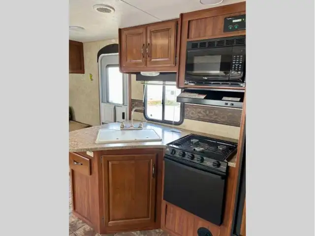 2013 Keystone RV Cougar Half-Ton Series 27RBSWE - Photo 10