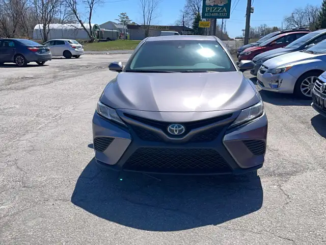 2019 Toyota Camry HYBRID SE