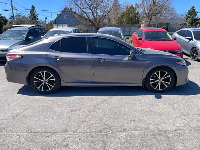 2019 Toyota Camry HYBRID SE - Photo 3