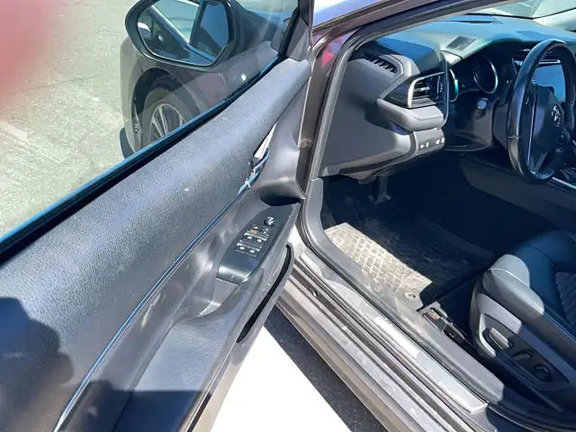 2019 Toyota Camry HYBRID SE - Photo 10