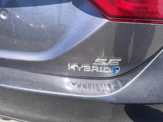 2019 Toyota Camry HYBRID SE - Photo 13