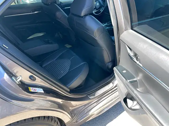 2019 Toyota Camry HYBRID SE - Photo 14