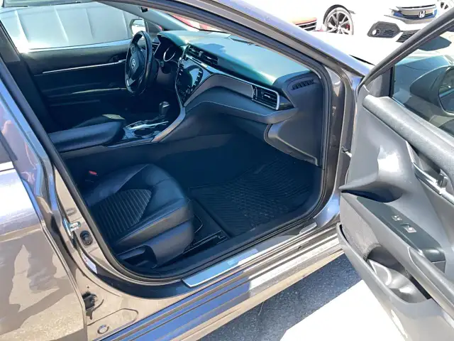 2019 Toyota Camry HYBRID SE - Photo 15