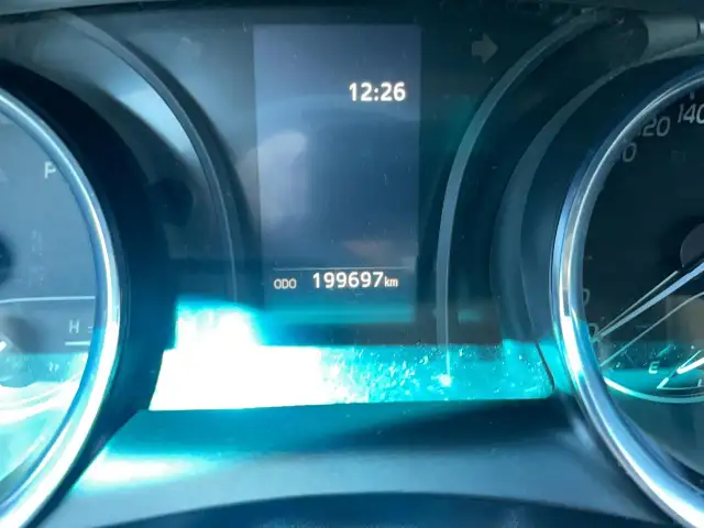 2019 Toyota Camry HYBRID SE - Photo 16