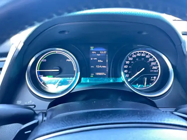 2019 Toyota Camry HYBRID SE - Photo 17