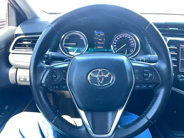 2019 Toyota Camry HYBRID SE - Photo 18