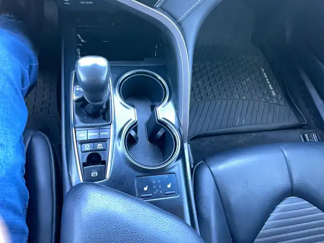 2019 Toyota Camry HYBRID SE - Photo 20
