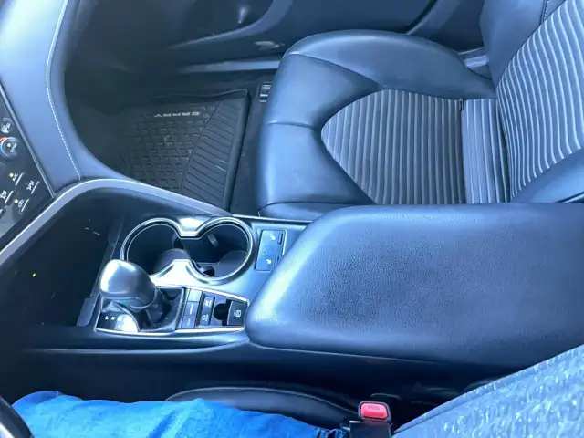 2019 Toyota Camry HYBRID SE - Photo 21